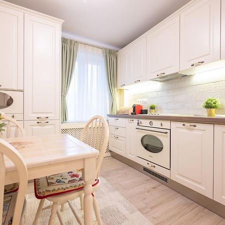 Dragos Flat Lägenhet Oradea Exteriör bild