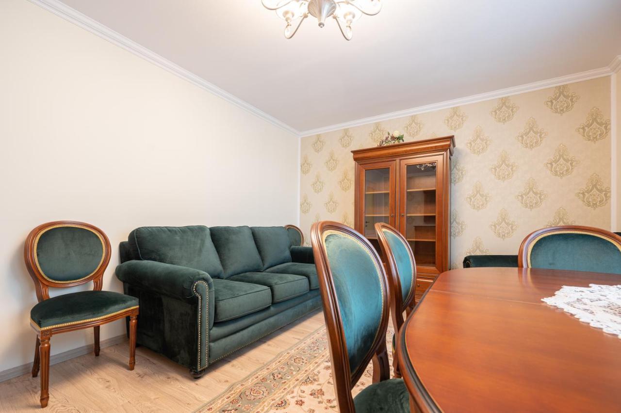 Dragos Flat Lägenhet Oradea Exteriör bild