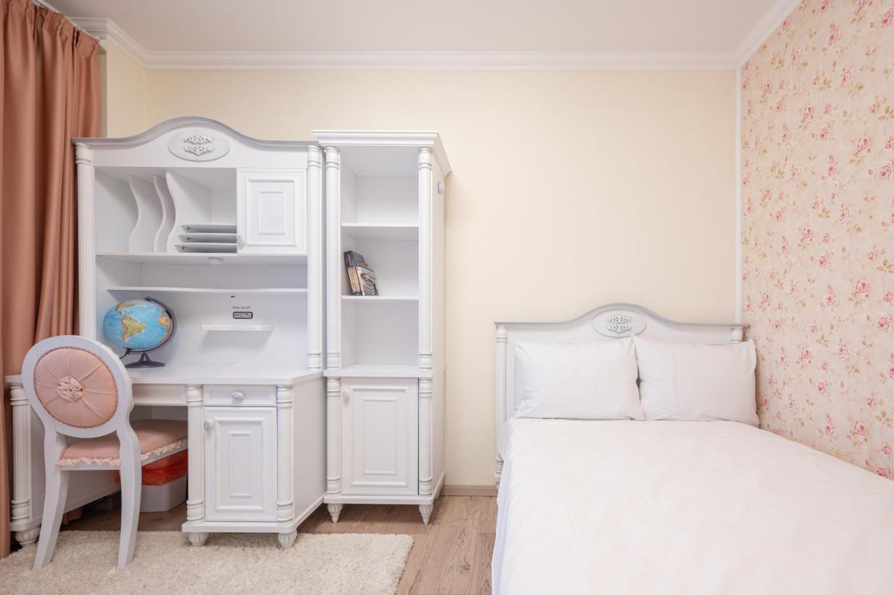 Dragos Flat Lägenhet Oradea Exteriör bild