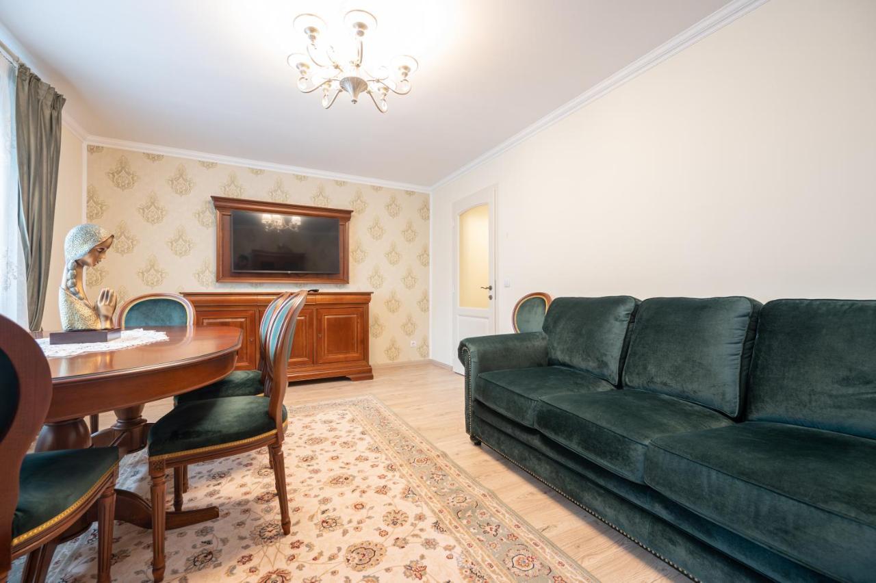 Dragos Flat Lägenhet Oradea Exteriör bild
