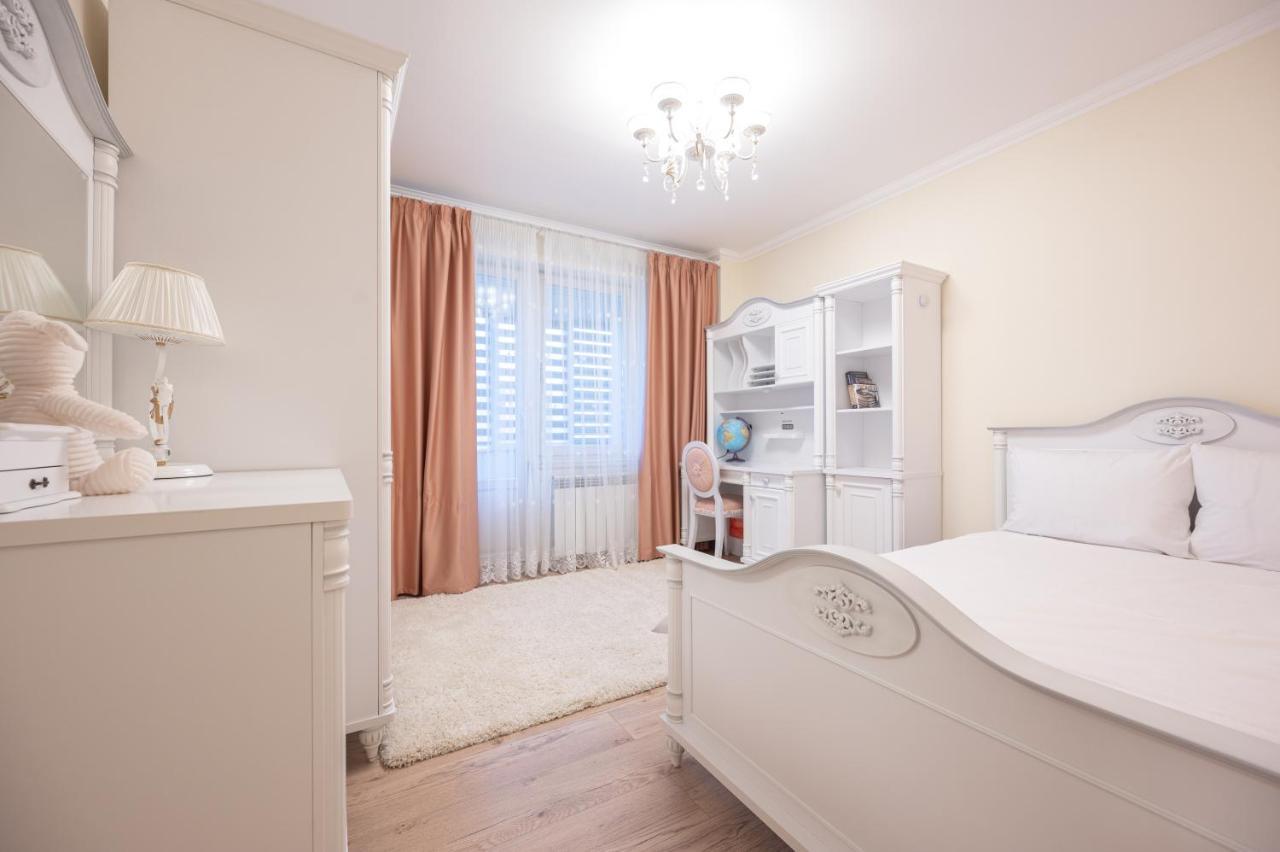 Dragos Flat Lägenhet Oradea Exteriör bild