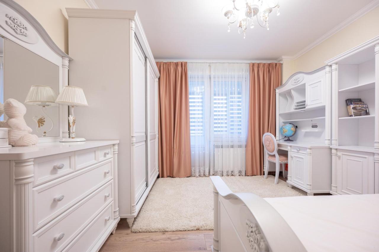 Dragos Flat Lägenhet Oradea Exteriör bild
